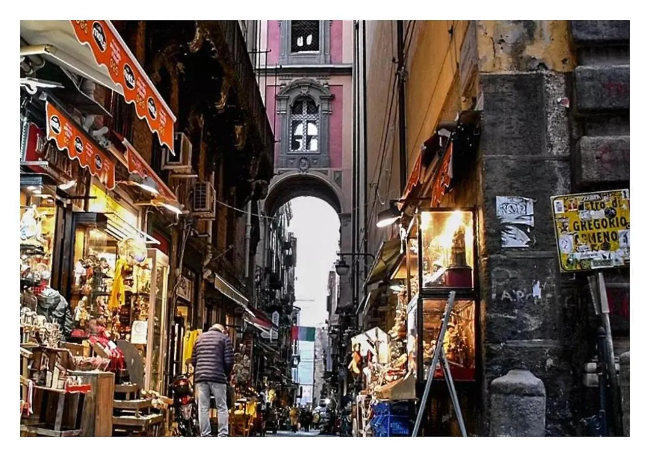 Free Parking - Fiorentino House Naples Apartment