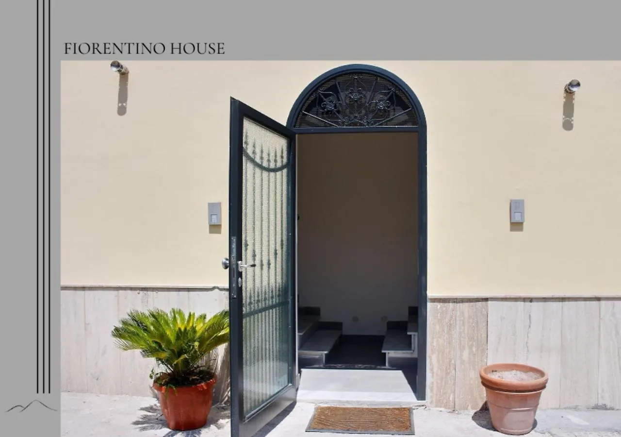 Free Parking - Fiorentino House Napoli Italia