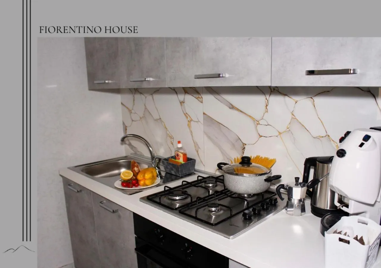 Free Parking - Fiorentino House Napoli 0*,  Italia