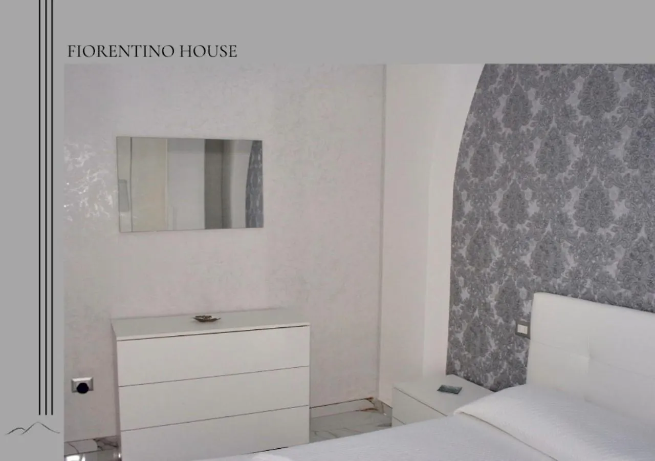 Free Parking - Fiorentino House Napoli 0*,  Italia